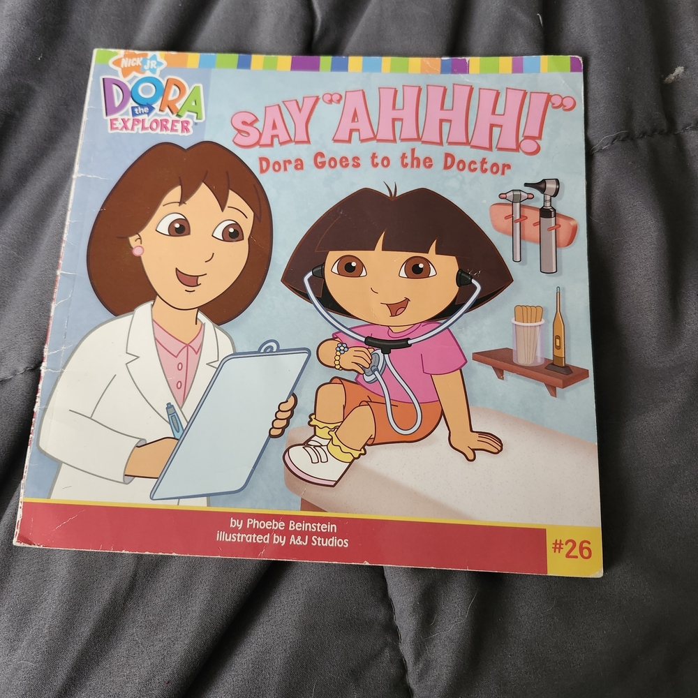 Say "Ahhh!": Dora Goes to the Doctor (Dora the Explorer 8x8